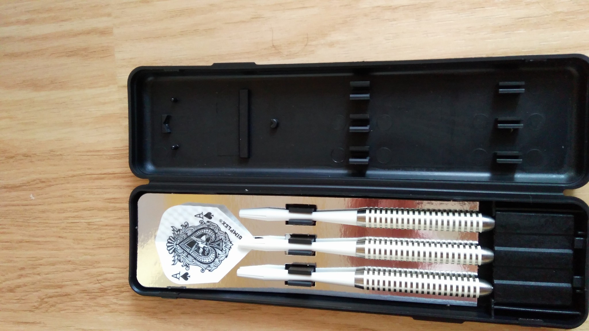 Harrows Šipky Steel Assassin Plus žluto-bílé 22gR 80%