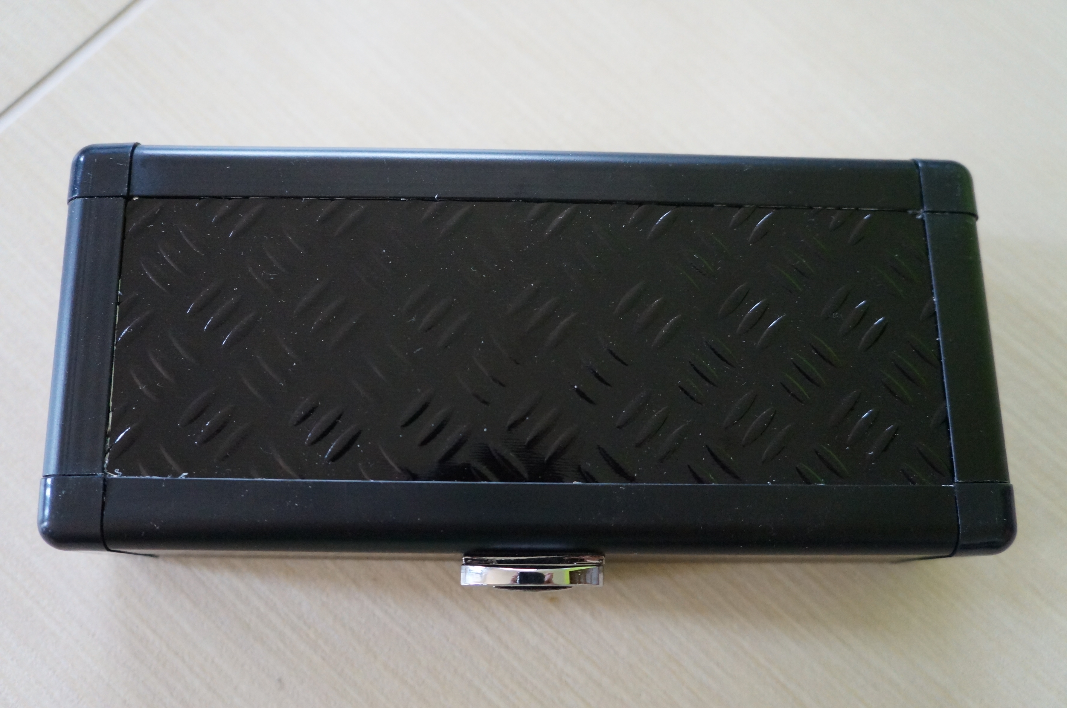 Pouzdro pro šipky Harrows Black Box