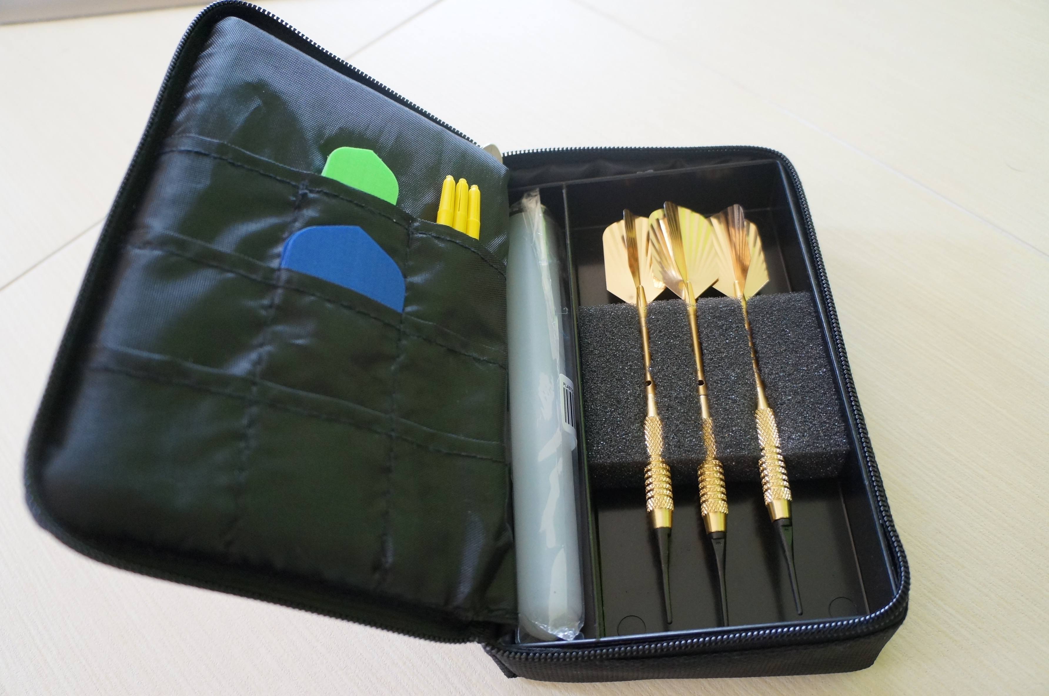 Pouzdro pro šipky The Pak Wallet červené Bull´s 66333