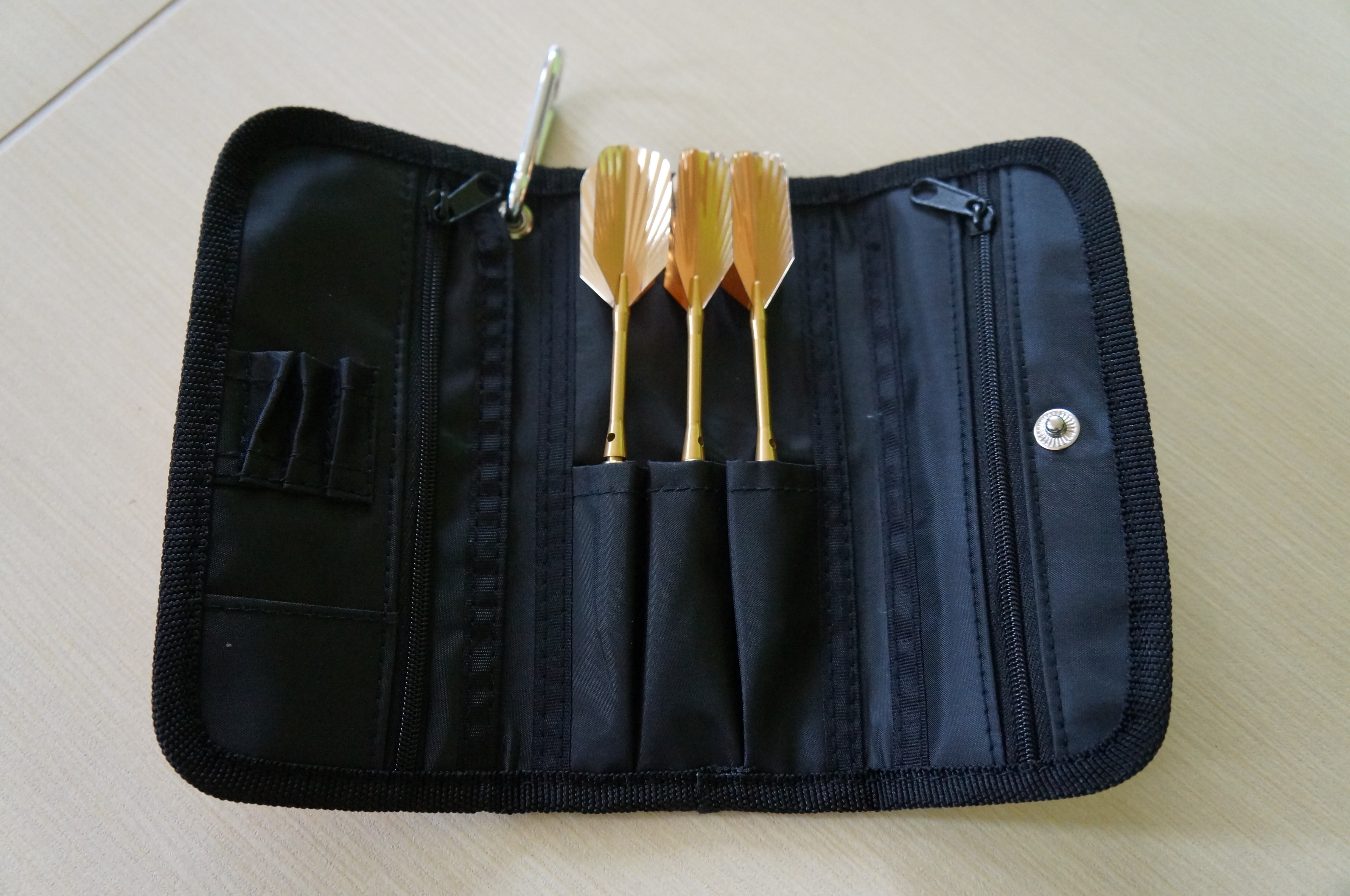 Pouzdro pro šipky Buzz Wallet Harrows