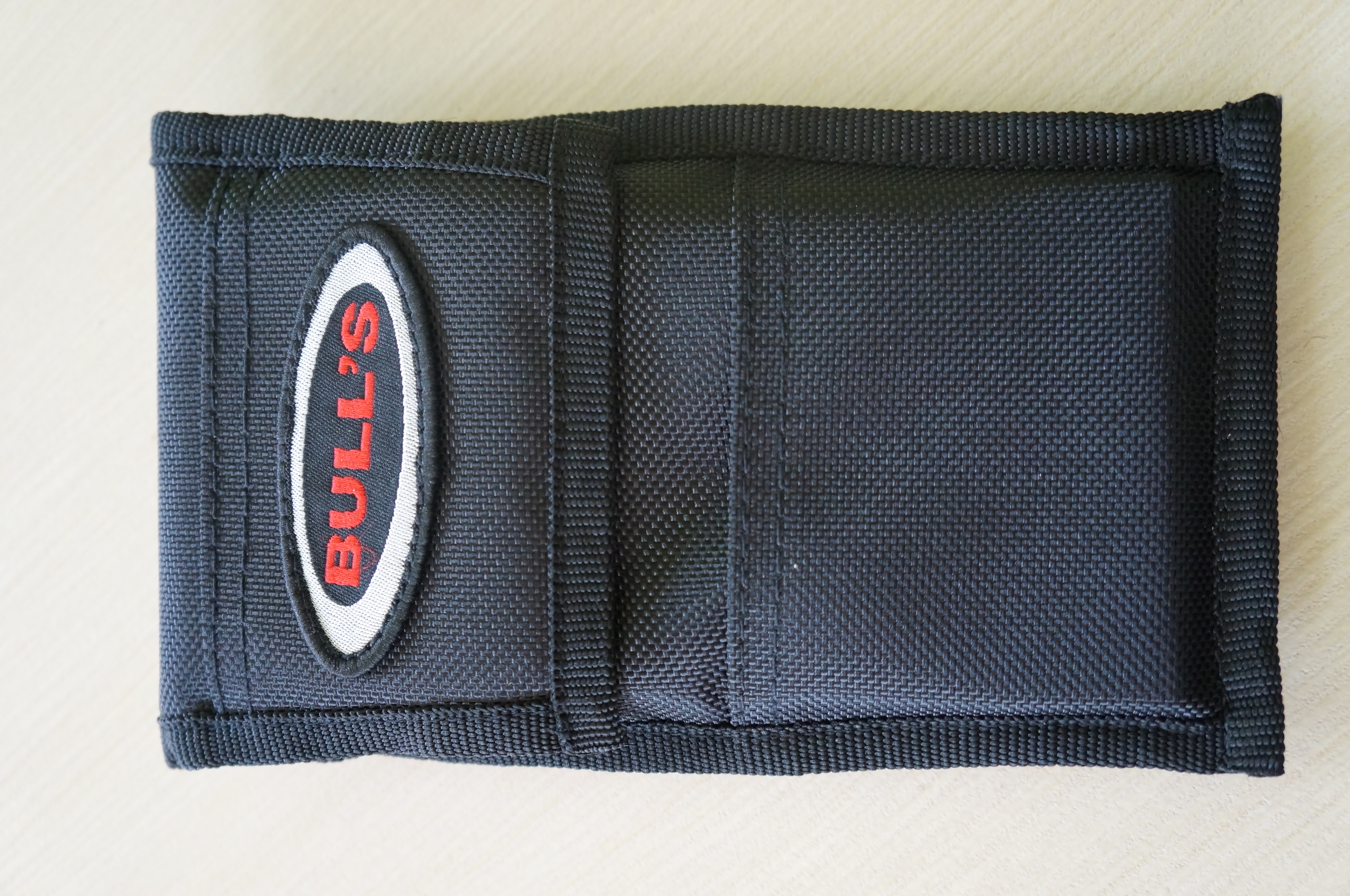 Pouzdro pro šipky Uno Pak Wallet černé Bull´s 66311